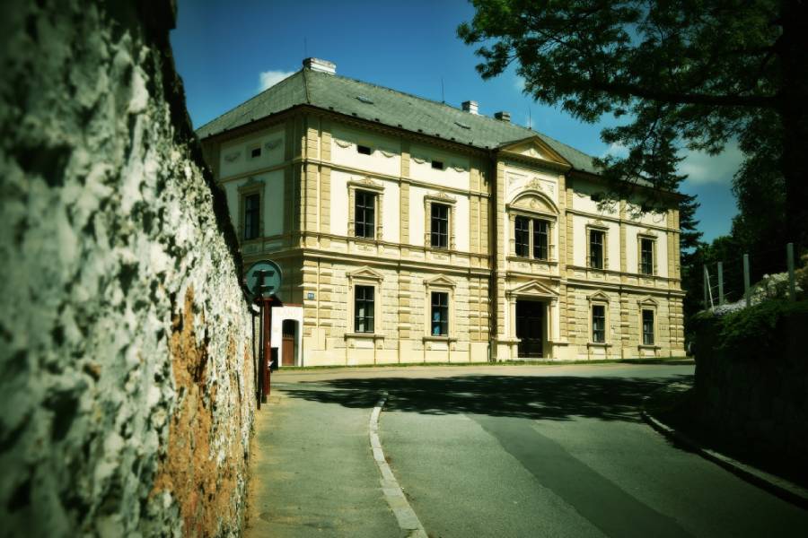 Budova Zelenohorské pošty. Zdroj: Město Nepomuk