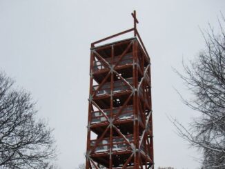 Rozhledna Šibeniční vrch u Horšovského Týna. Zdroj: rozhlednovymrajem.cz (foto upraveno)