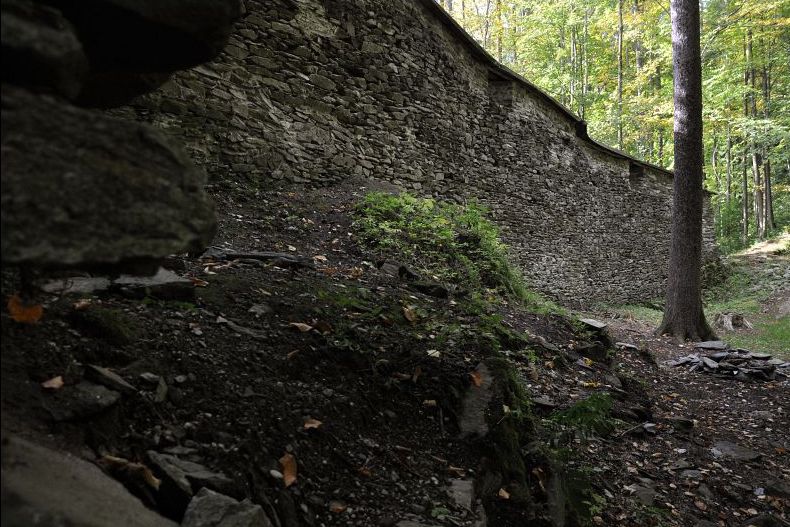 Zřícenina hradu Štěpanice v okrese Semily. Foto: Petr Fabian. Zdroj: <a href="http://www.hrady-zriceniny.cz">Hrady-zříceniny.cz</a>