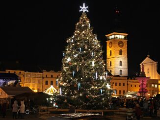 Historické a vánoční České Budějovice. Zdroj: Wikipedie. Anaj7 • CC BY-SA 4.0