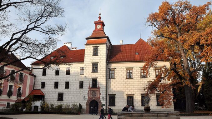 Zámek Třeboň. Zdroj: Wikipedie. Herbert Frank z Vídně, AT • CC BY 2.0