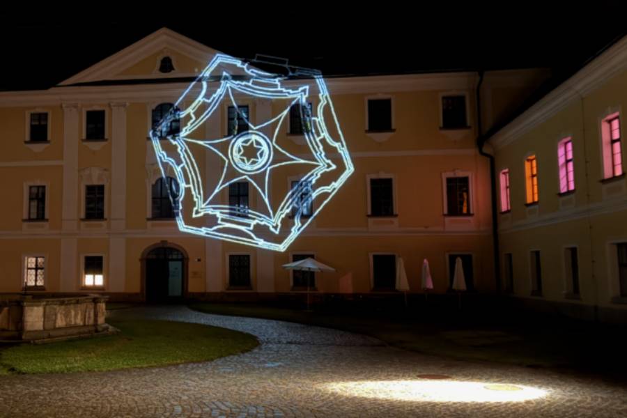 Adventní světelné instalace. Zdroj: Zámek Žďár nad Sázavou