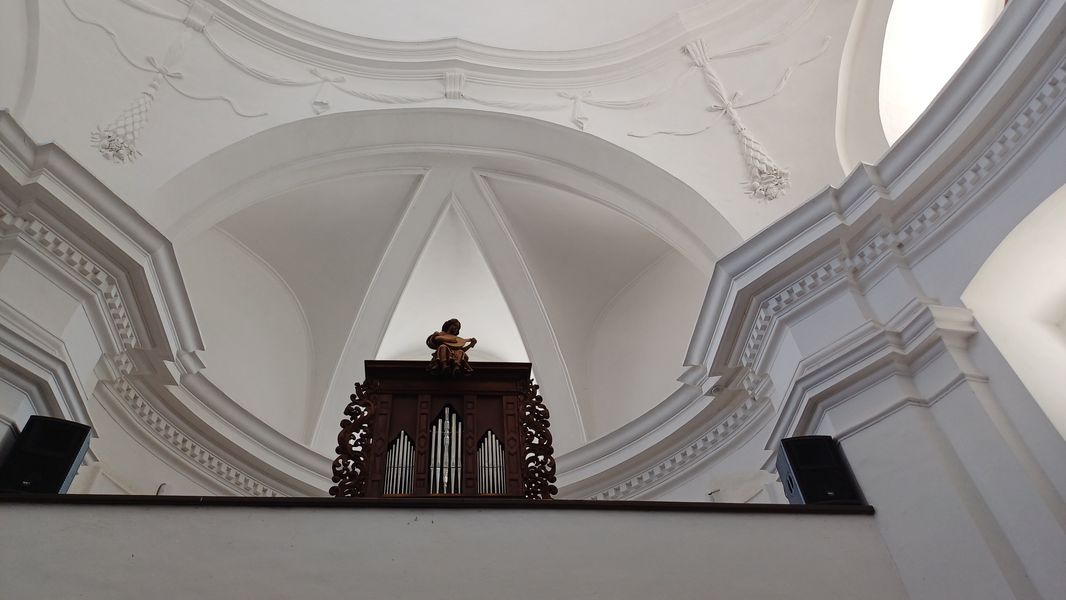 Interiér kostela sv. Michaela v Bechyni. Foto: Anna Petruželková