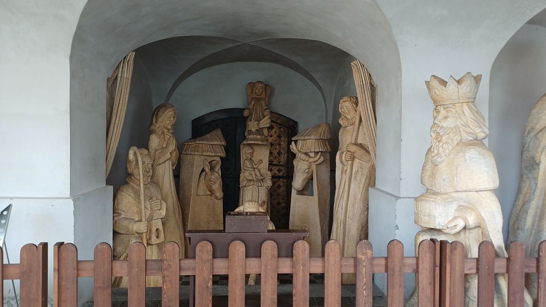 Dřevěný betlém v poutním areálu Klokoty. Foto: Anna Petruželková