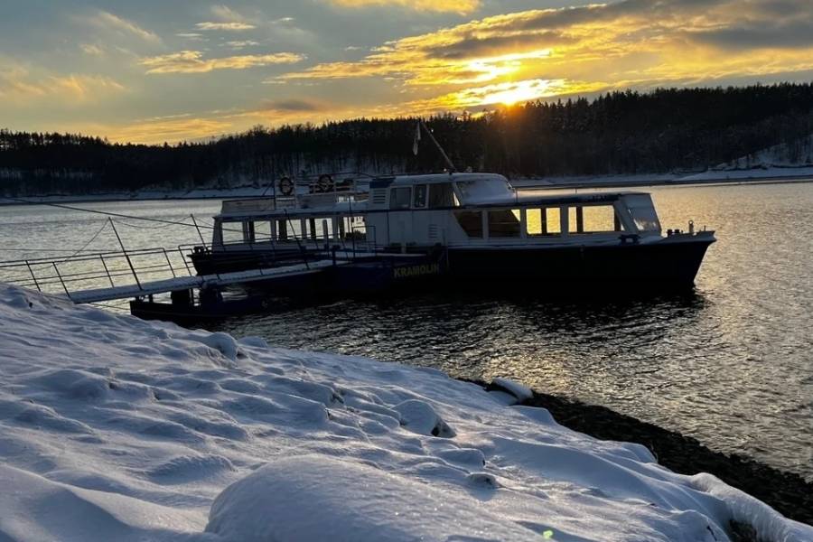 Novoroční plavba. Zdroj: Lodní doprava na Dalešické přehradě