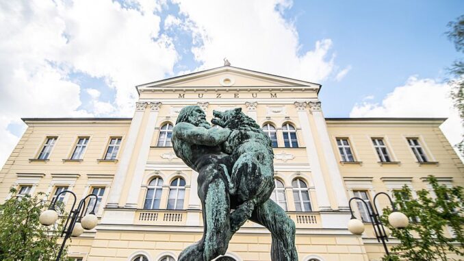 Budova muzea, bývalé chlapecké školy.