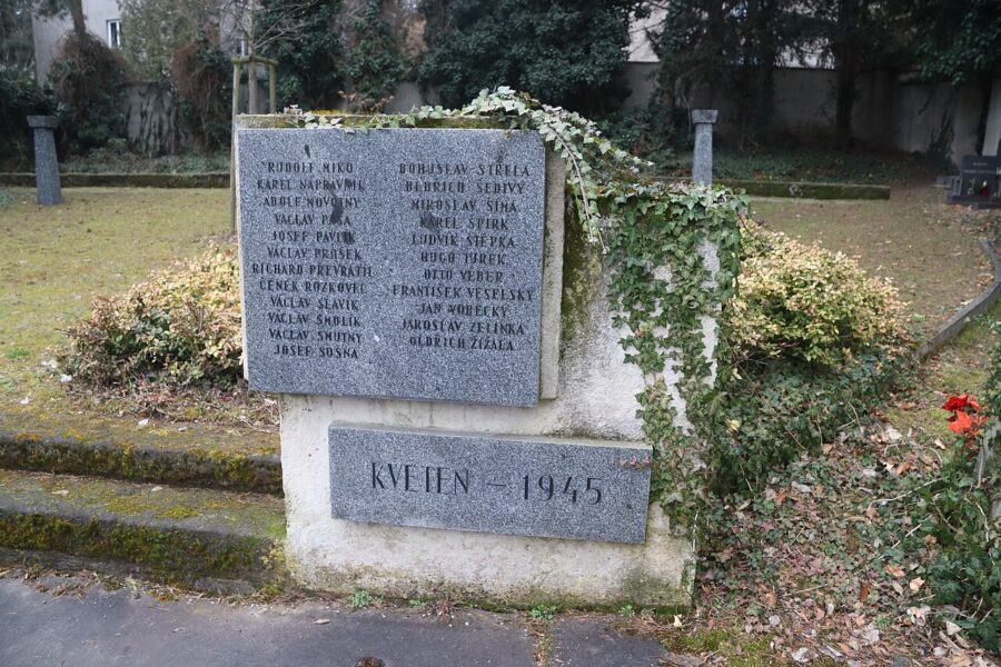 Pomník padlým v květnu 1945.