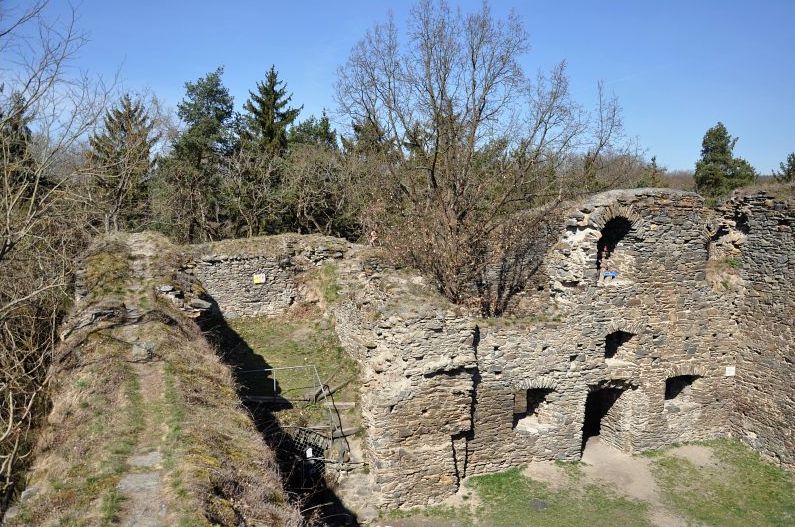 Zřícenina hradu Buben v okrese Plzeň-sever. Foto: Petr Fabian. Zdroj: <a href="http://www.hrady-zriceniny.cz">Hrady-zříceniny.cz</a>