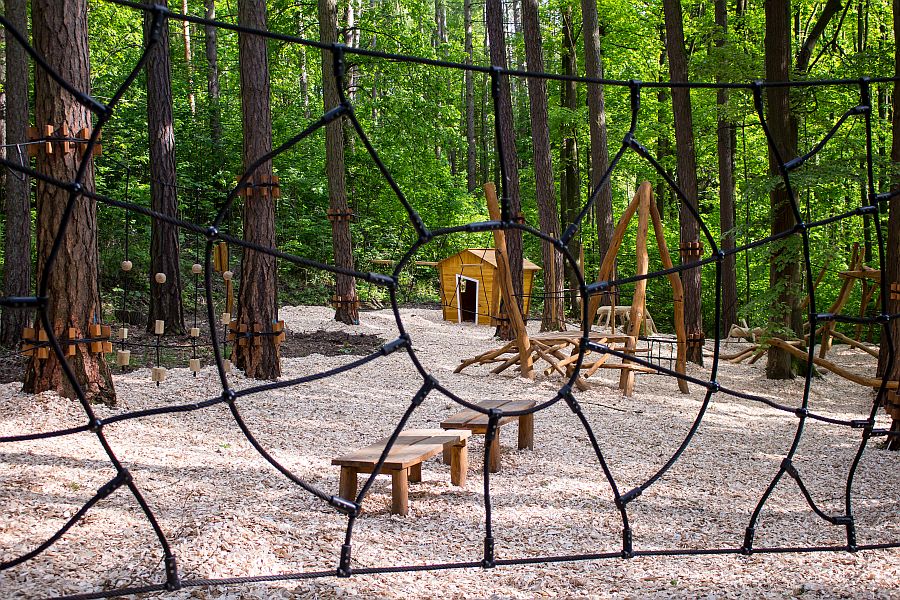 Dětské lesní hřiště.