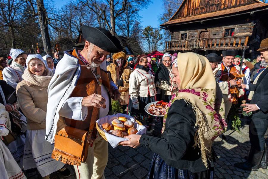 Masopust v Dřevěném městečku v Rožnově pod Radhoštěm. Foto: Jan Kolář. Zdroj: Národní muzeum v přírodě