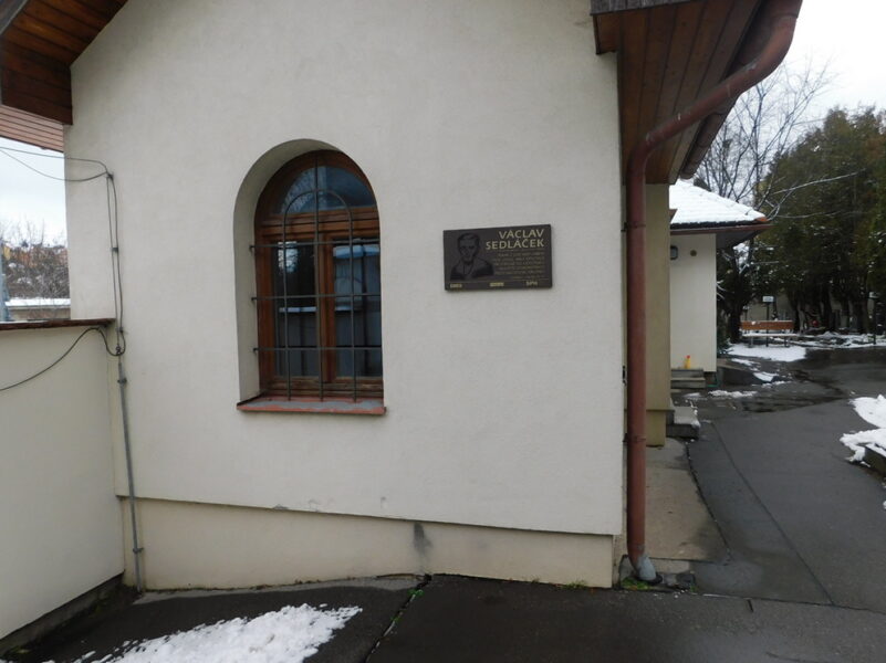 Pamětní deska Václava Sedláčka.