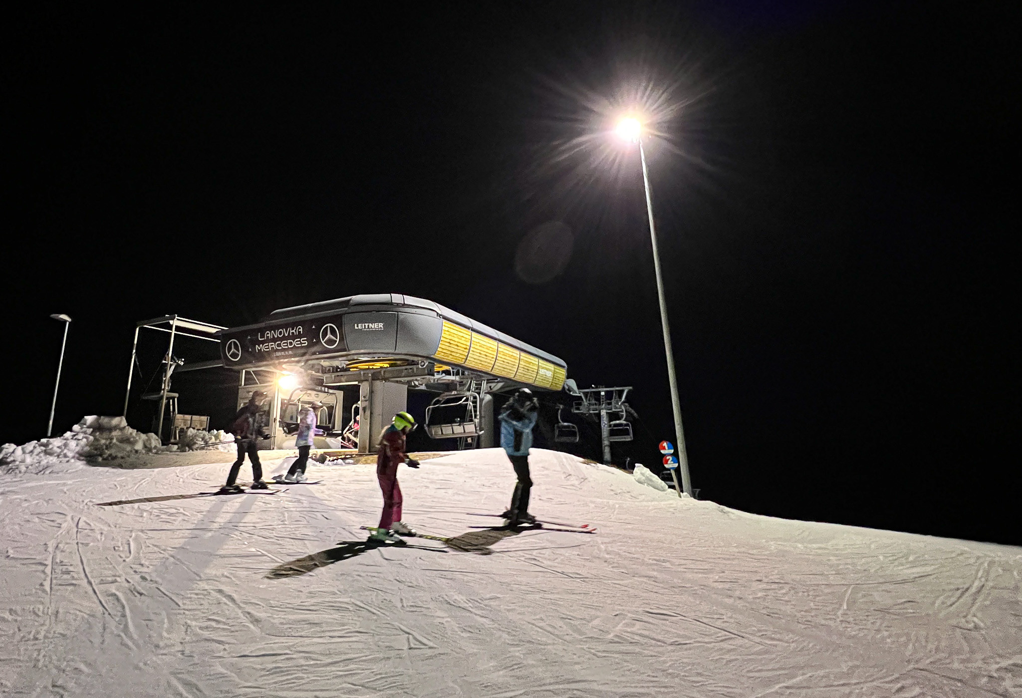 Plešivec láká na 12 km sjezdovek různých obtížností. Zdroj: www.plesivec.cz