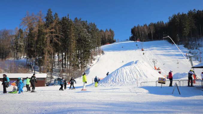 Sjezdovka v Hlinsku. Zdroj: www.skihlinsko.cz