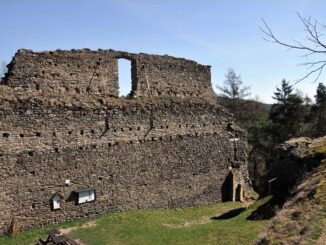 Zřícenina hradu Buben v okrese Plzeň-sever. Foto: Petr Fabian. Zdroj: Hrady-zříceniny.cz