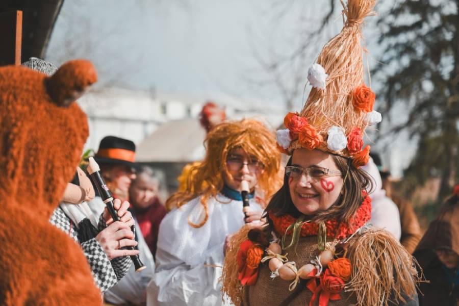Masopust na Šrámkově statku. Zdroj: © 2020 Šrámkův statek v Pileticích - Hradecká kulturní a vzdělávací společnost s. r. o