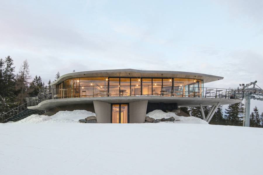 Panorama na Kopřivné - vyhlídka propojující špičkovou architekturu s jedinečnými výhledy Jeseníků. Zdroj: Resort Kopřivná