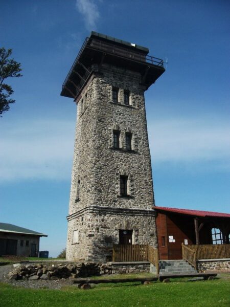 Kurzova věž na Čerchově. Zdroj: <a href="https://www.rozhlednovymrajem.cz/">rozhlednovymrajem.cz</a>