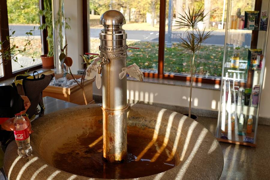 Lázně Evženie, městský pramen. Foto: Lubor Ferenc, CC BY-SA 4.0, Wikimedia Commons