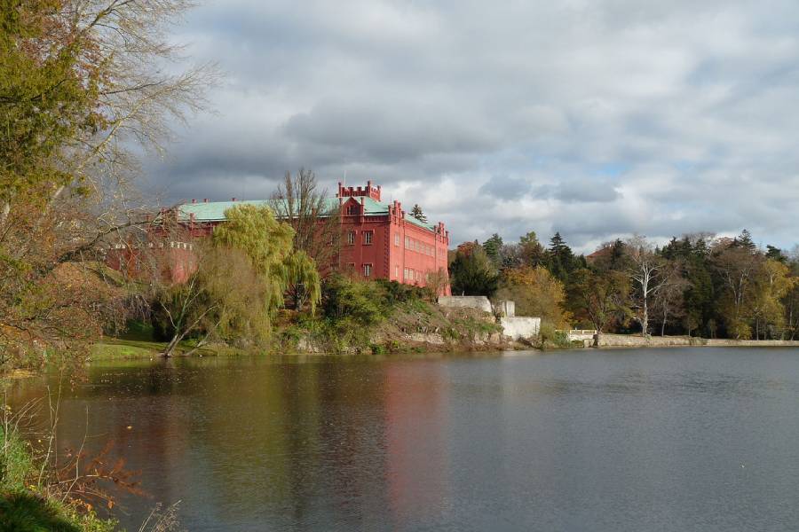 Zámek Klášterec nad Ohří. Foto: Czeva, CC BY-SA 3.0, Wikimedia Commons