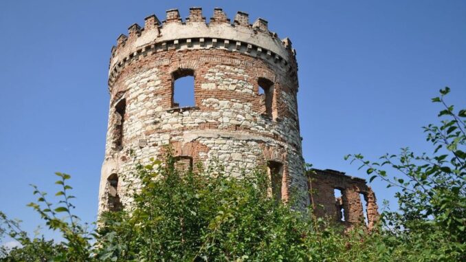 Bývalý větrný mlýn Windsor u Siřejovic na Litoměřicku. Foto: Petr Fabian. Zdroj: Hrady-zříceniny.cz