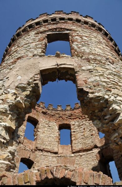 Bývalý větrný mlýn Windsor u Siřejovic na Litoměřicku. Foto: Petr Fabian. Zdroj: <a href="http://www.hrady-zriceniny.cz">Hrady-zříceniny.cz</a>