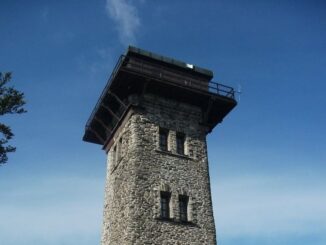 Kurzova věž na Čerchově. Zdroj: rozhlednovymrajem.cz (foto upraveno)