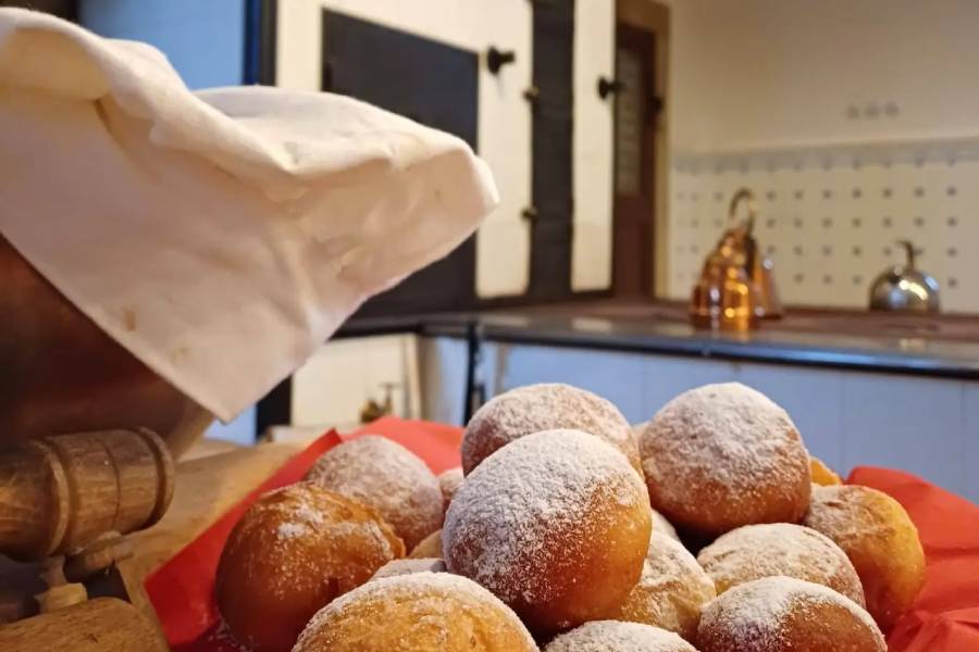 Masopustní koblihy z hradní kuchyně. Zdroj: Národní památkový ústav