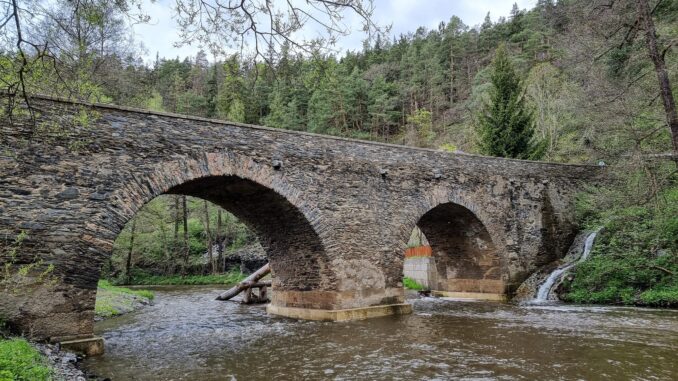 Kamenný most přes Střelu. Foto: Martin Tesař