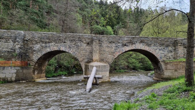 Kamenný most přes Střelu. Foto: Martin Tesař